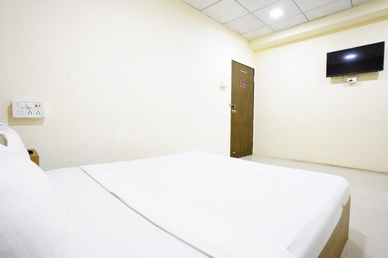 Infinity Rooms & Banquet Surat Exterior photo